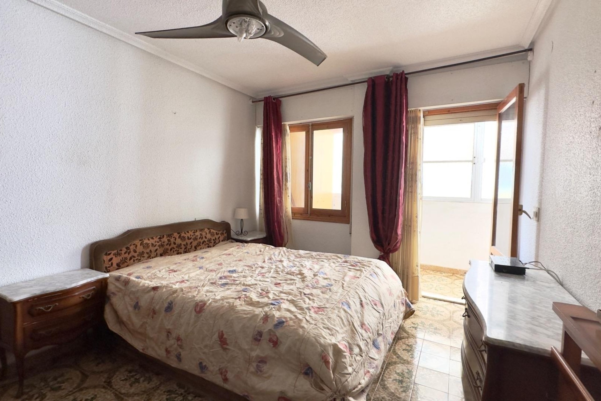 Venta - Apartamento / Piso -
Torrevieja