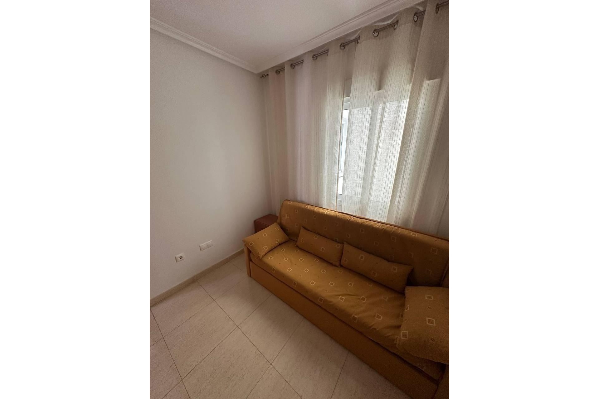 Venta - Apartamento / Piso -
Torrevieja
