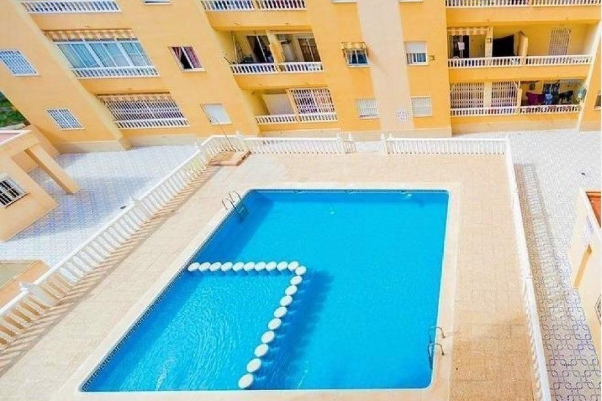 Venta - Apartamento / Piso -
Torrevieja