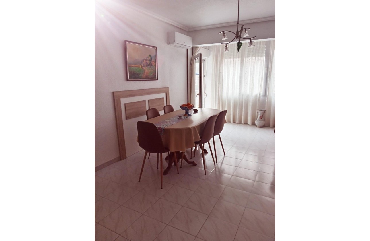 Venta - Apartamento / Piso -
Torrevieja