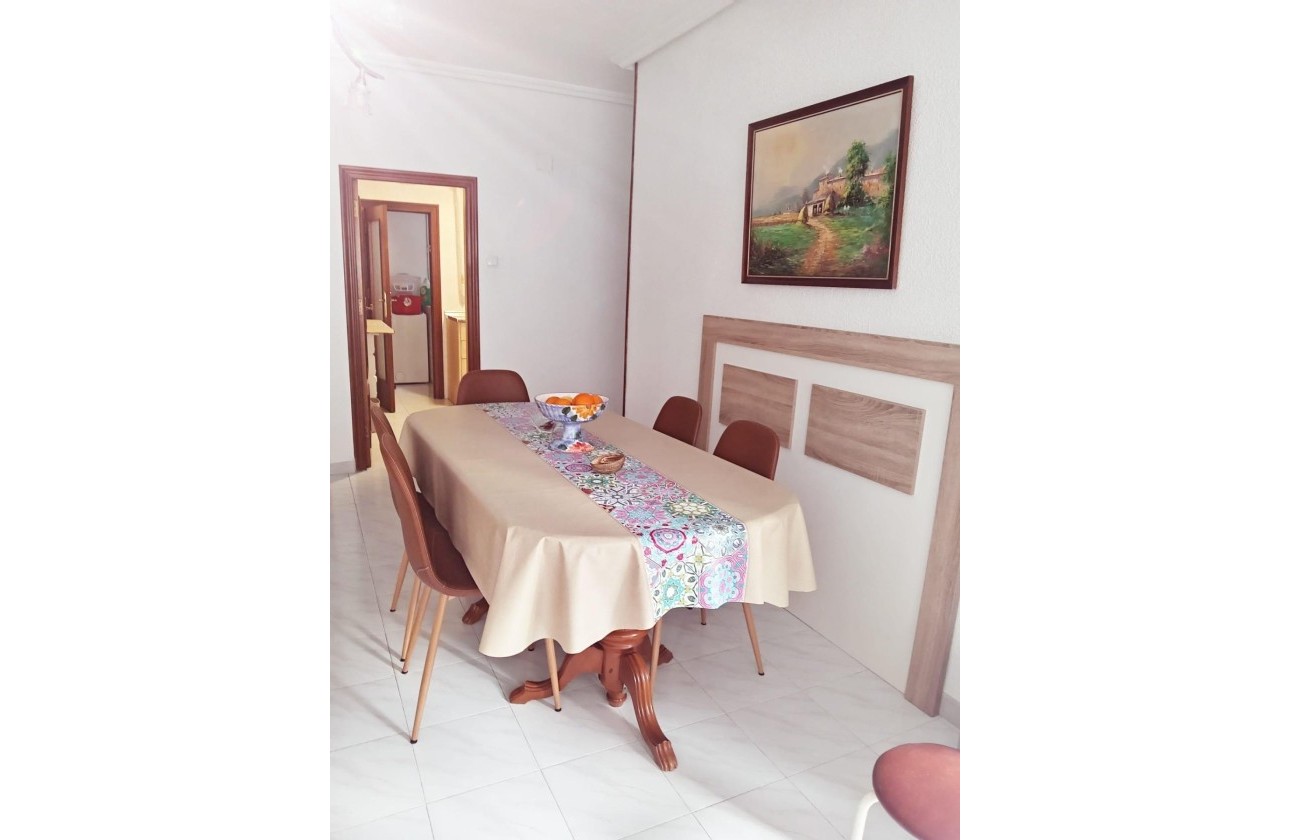 Venta - Apartamento / Piso -
Torrevieja