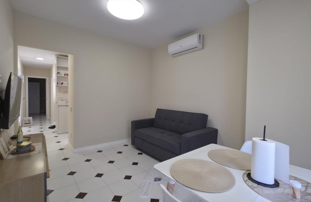 Venta - Apartamento / Piso -
Torrevieja