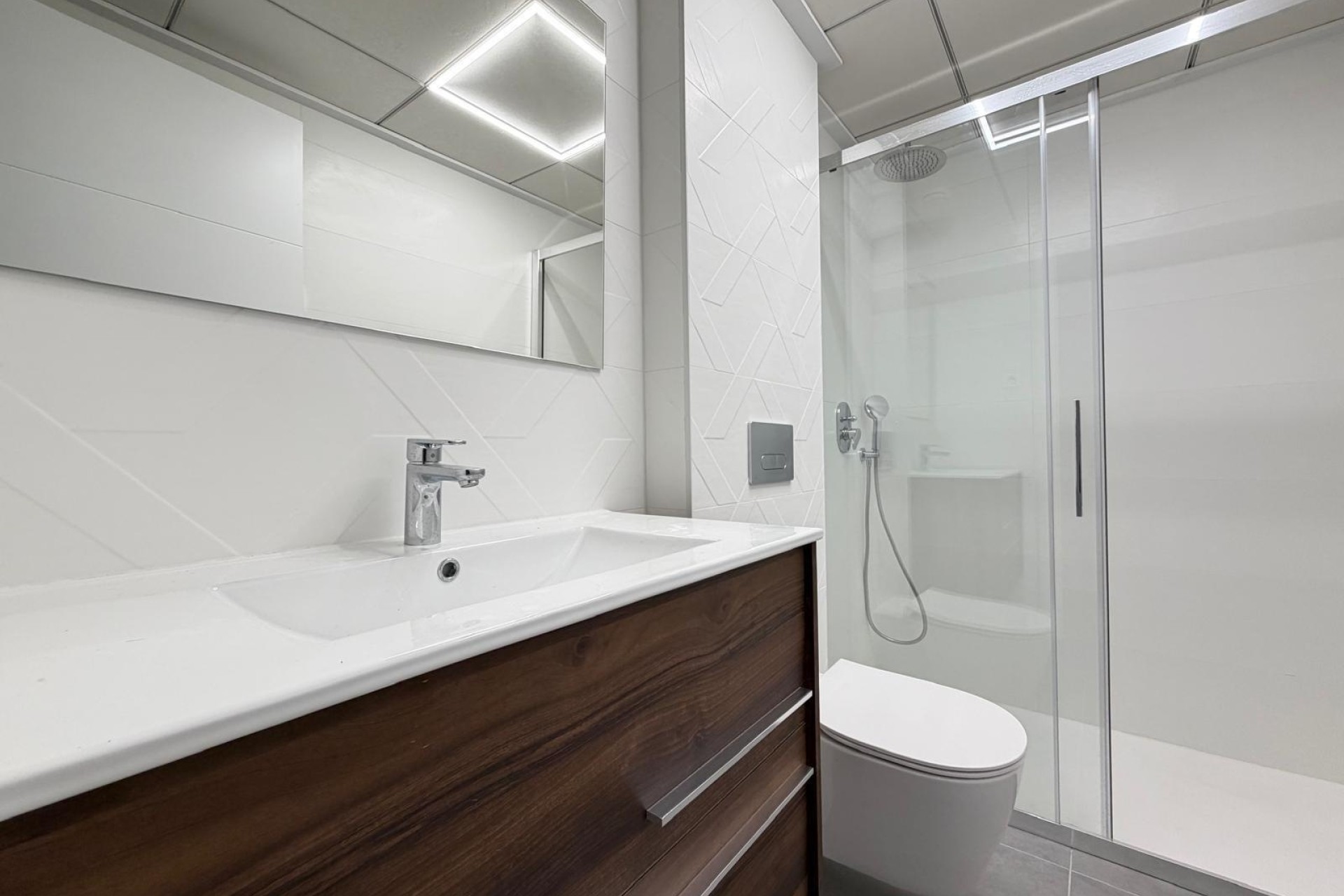 Venta - Apartamento / Piso -
Torrevieja