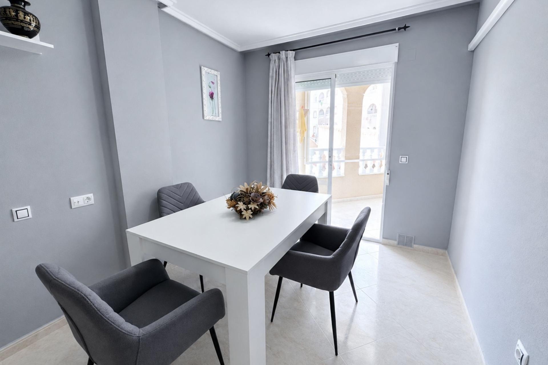 Venta - Apartamento / Piso -
Torrevieja