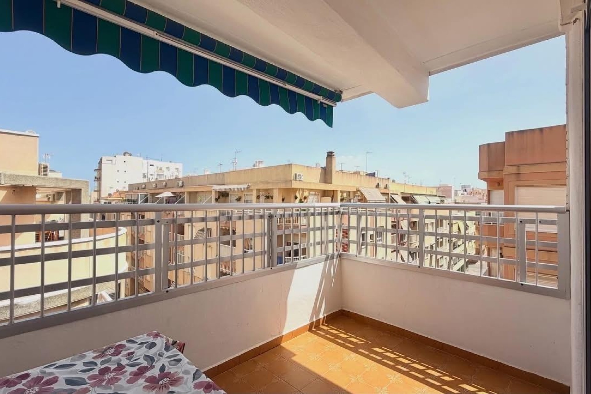 Venta - Apartamento / Piso -
Torrevieja
