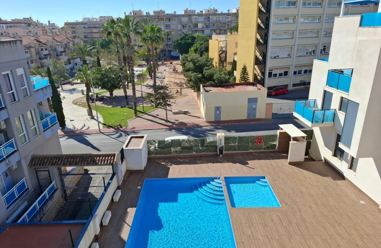 Venta - Apartamento / Piso -
Torrevieja