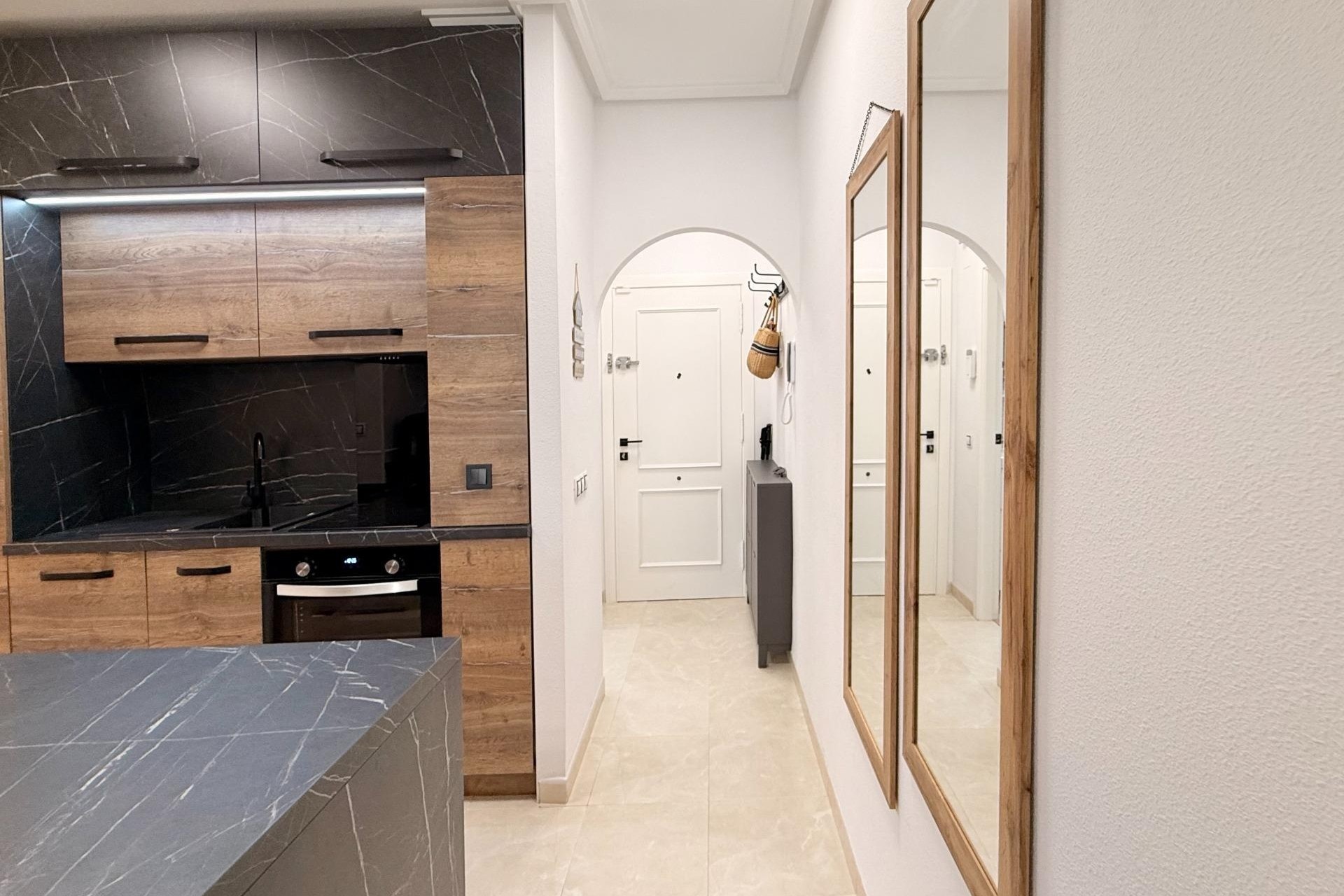 Venta - Apartamento / Piso -
Torrevieja