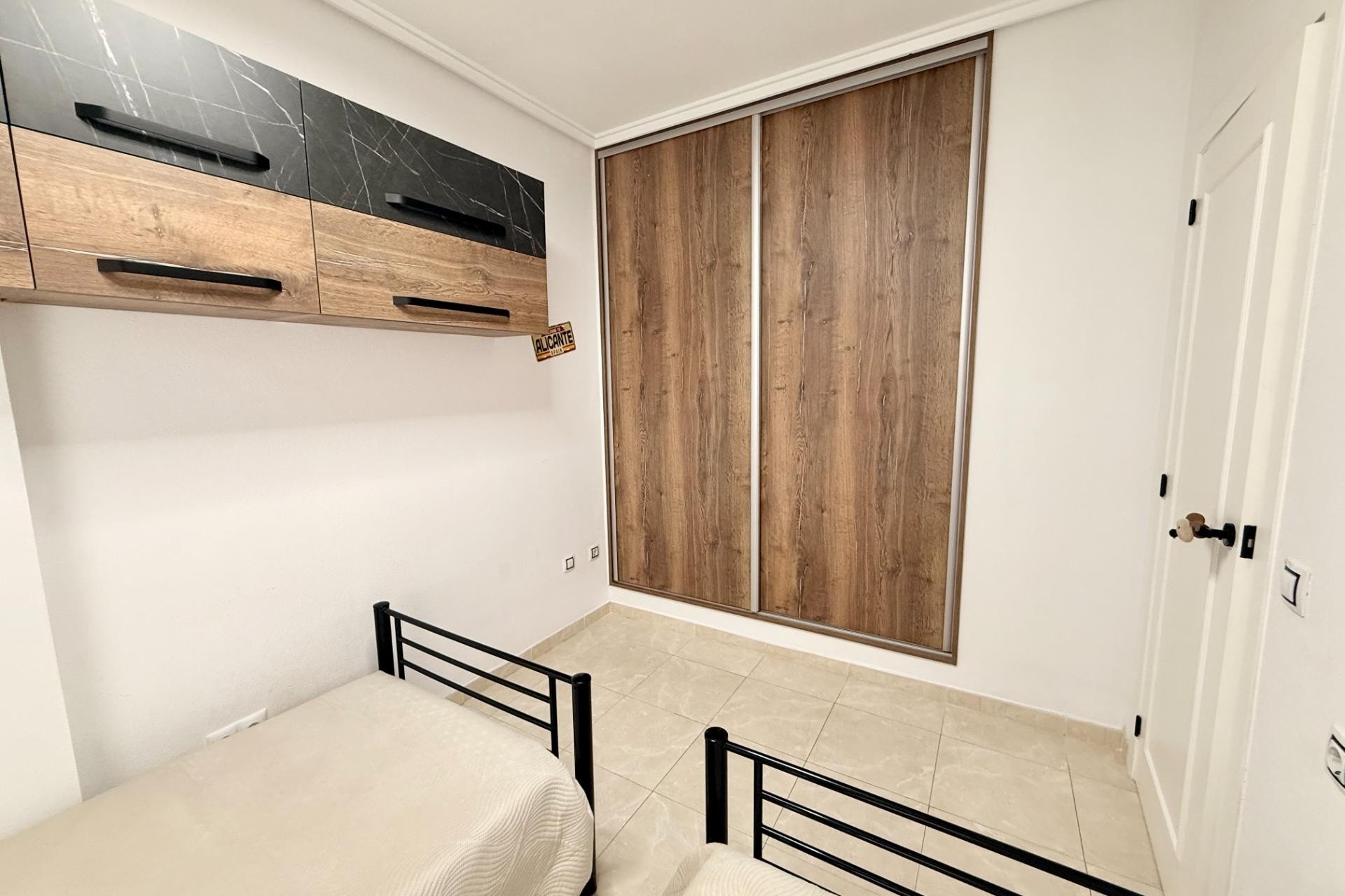Venta - Apartamento / Piso -
Torrevieja