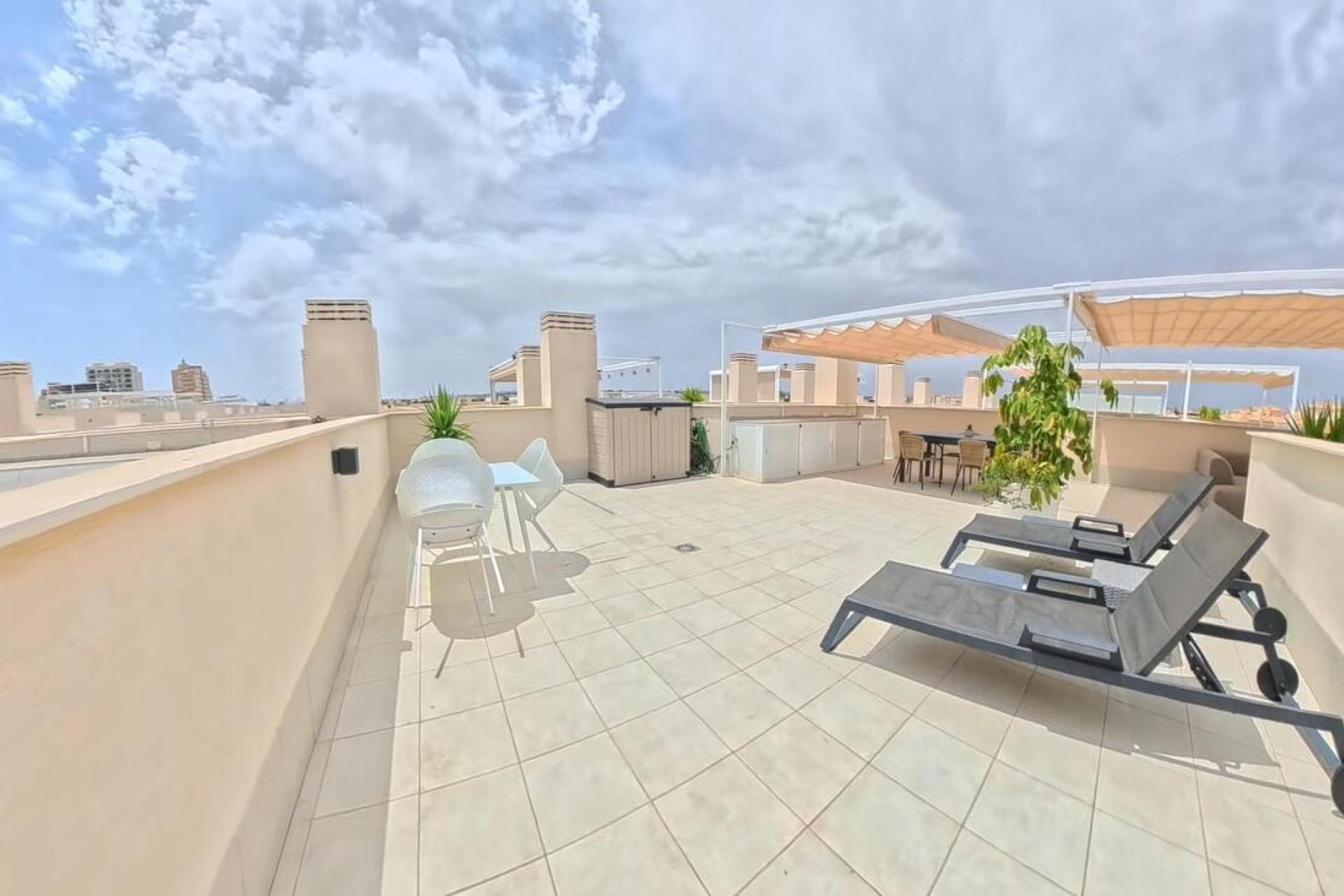 Venta - Apartamento / Piso -
Torrevieja