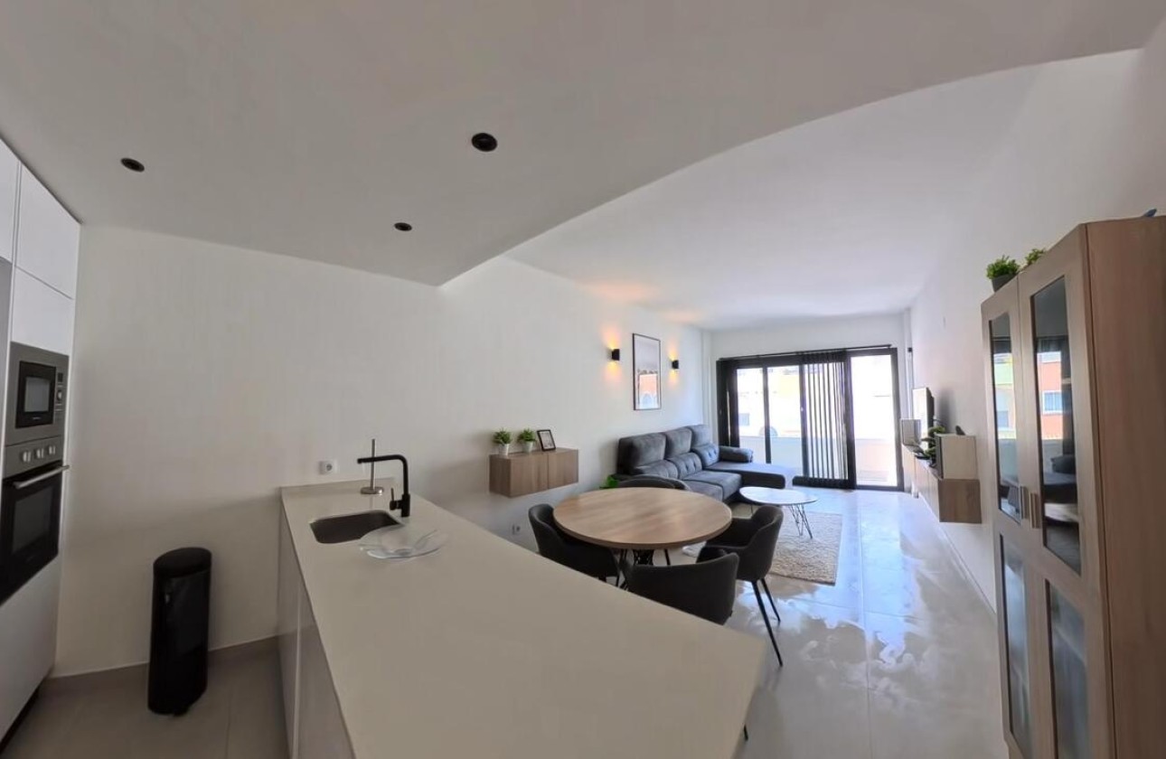 Venta - Apartamento / Piso -
Torrevieja