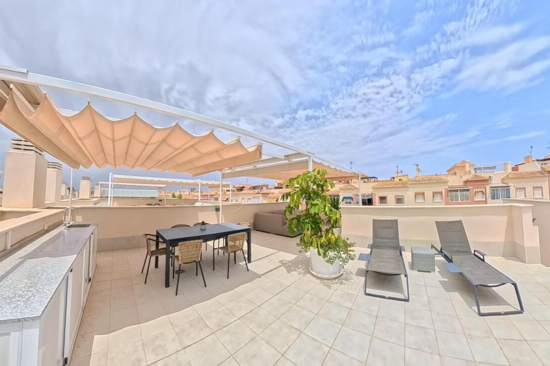 Venta - Apartamento / Piso -
Torrevieja