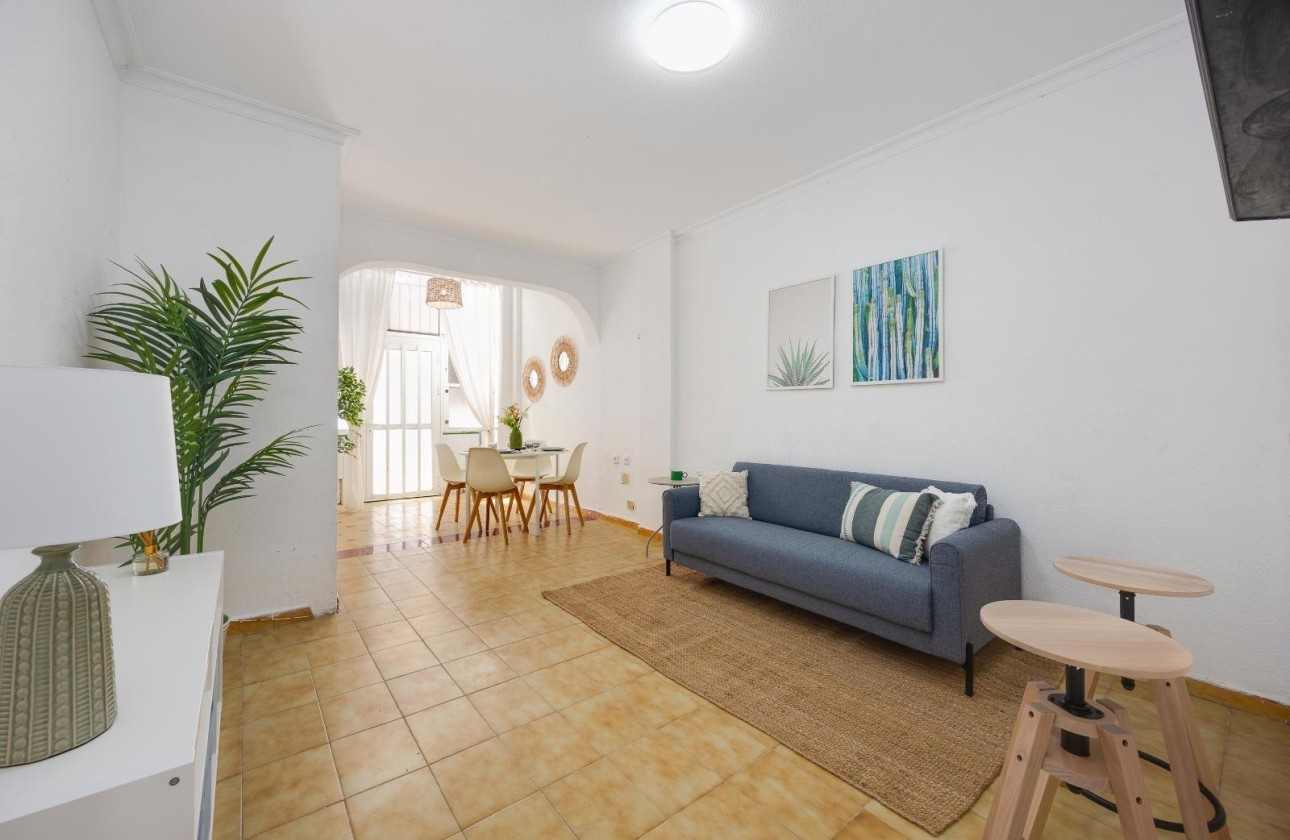 Venta - Apartamento / Piso -
Torrevieja