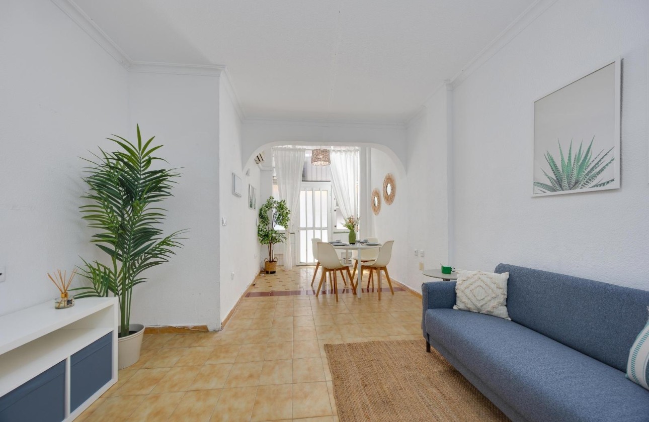Venta - Apartamento / Piso -
Torrevieja