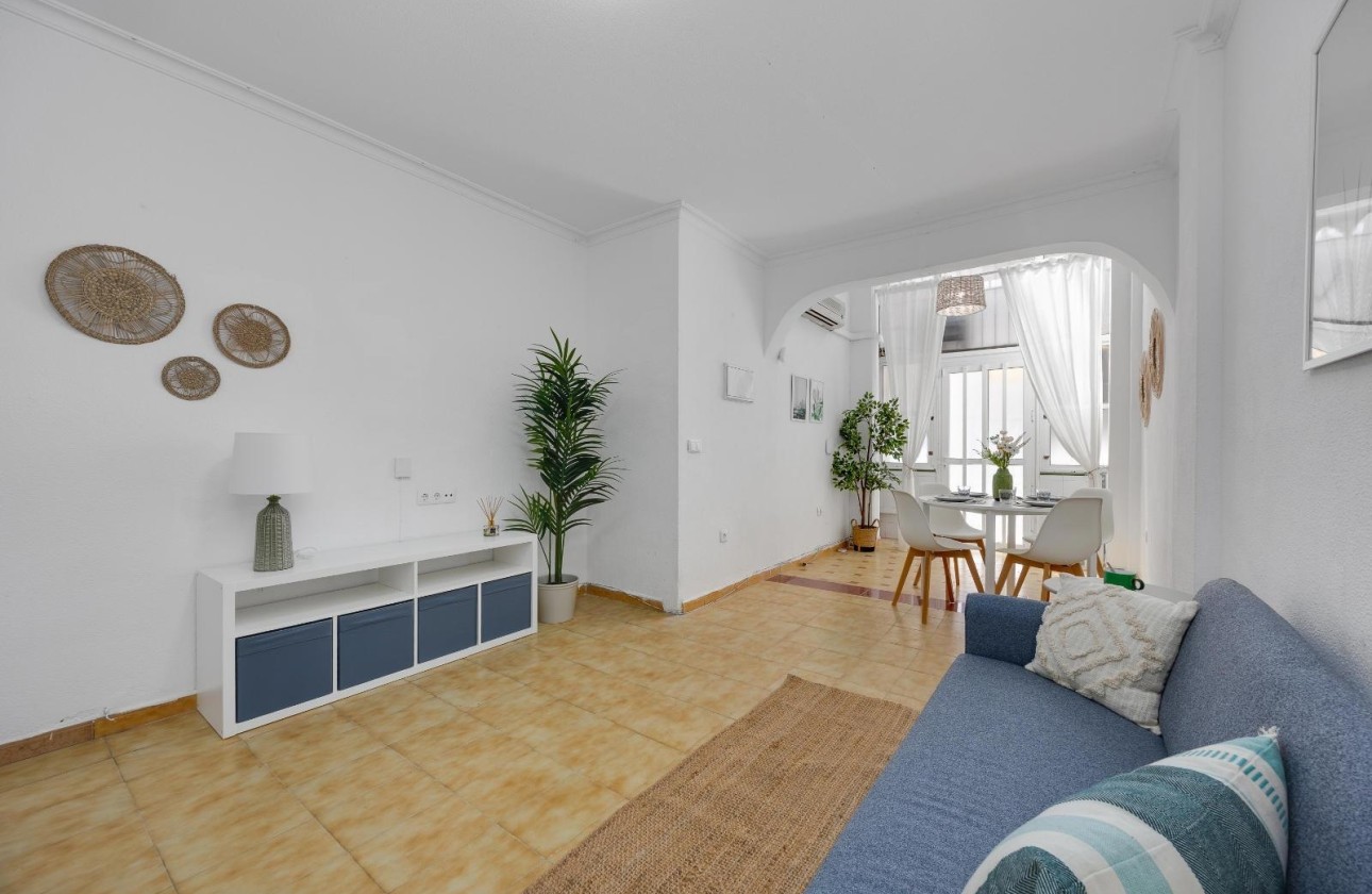 Venta - Apartamento / Piso -
Torrevieja