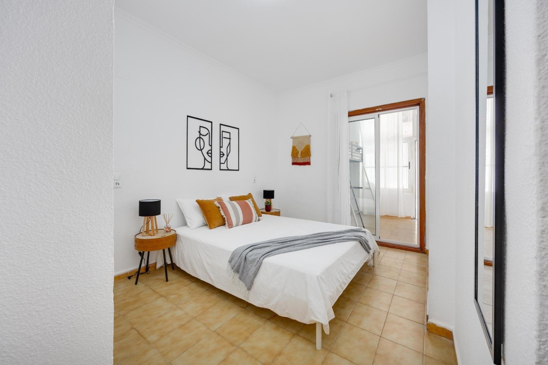 Venta - Apartamento / Piso -
Torrevieja