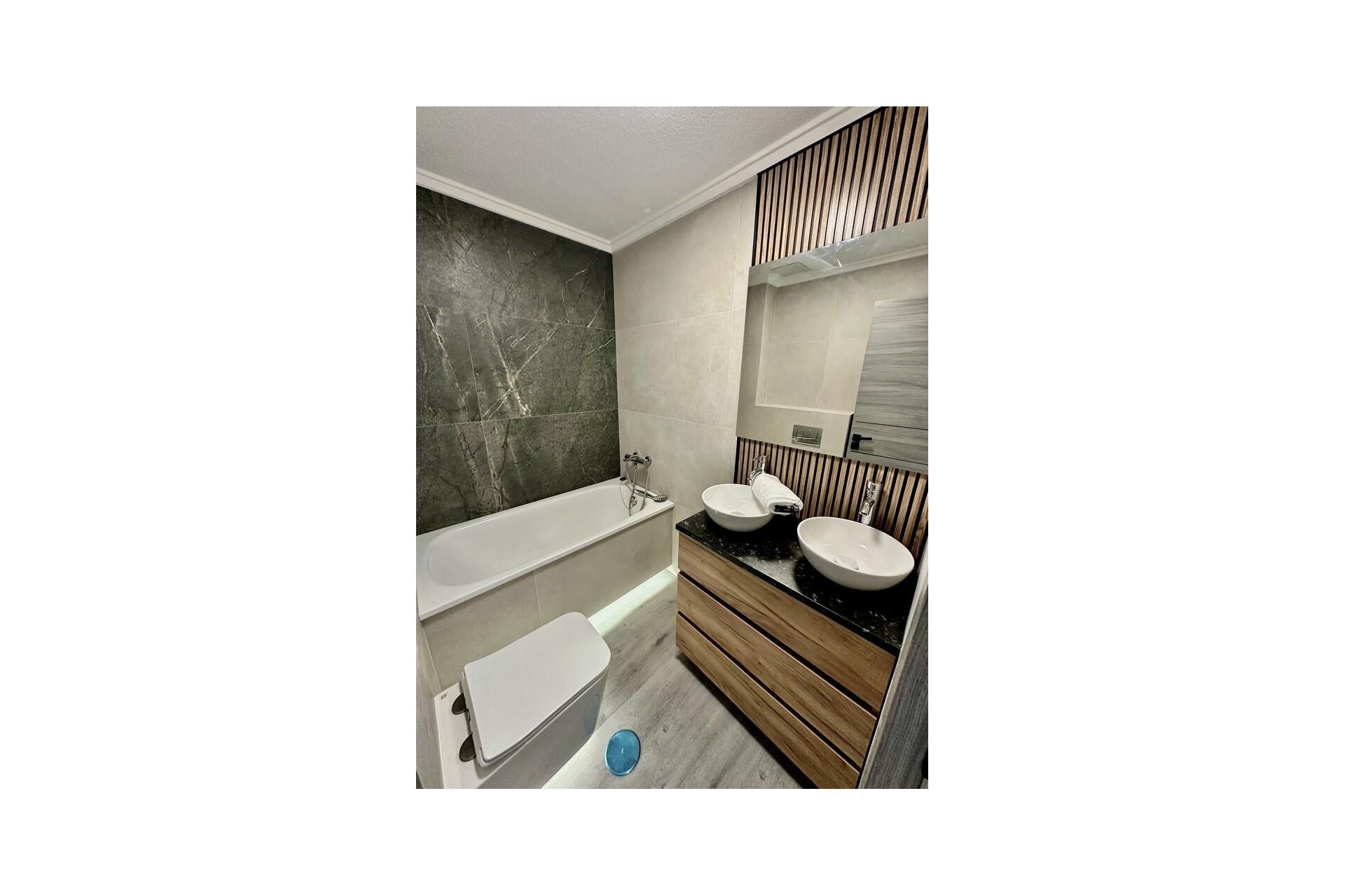 Venta - Apartamento / Piso -
Torrevieja