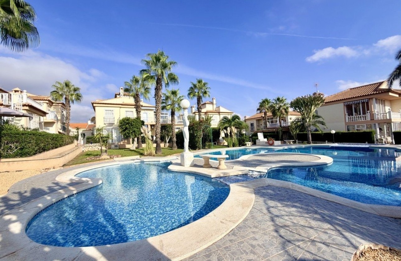 Venta - Apartamento / Piso -
Torrevieja