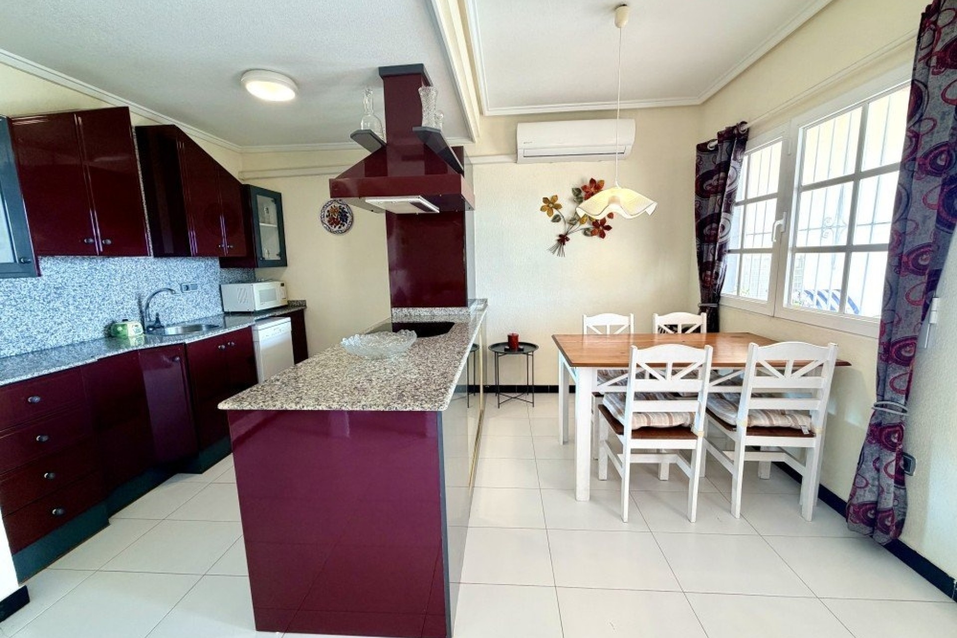 Venta - Apartamento / Piso -
Torrevieja