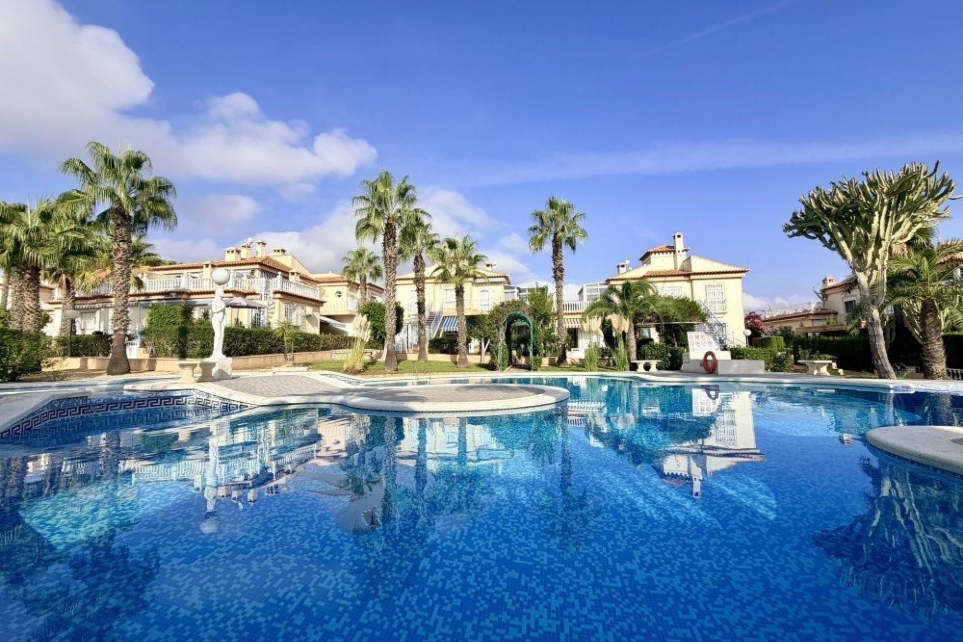 Venta - Apartamento / Piso -
Torrevieja