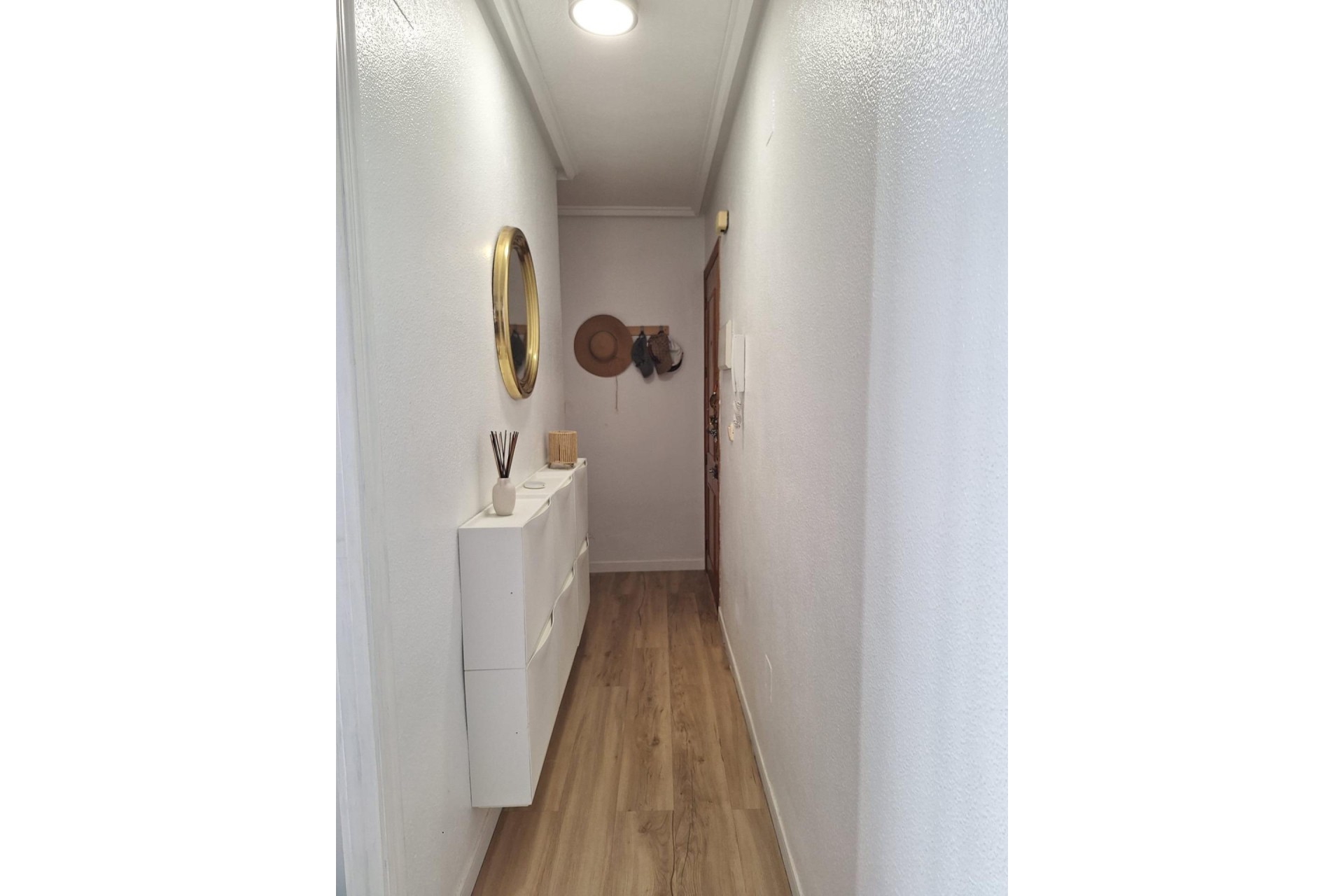 Venta - Apartamento / Piso -
Torrevieja