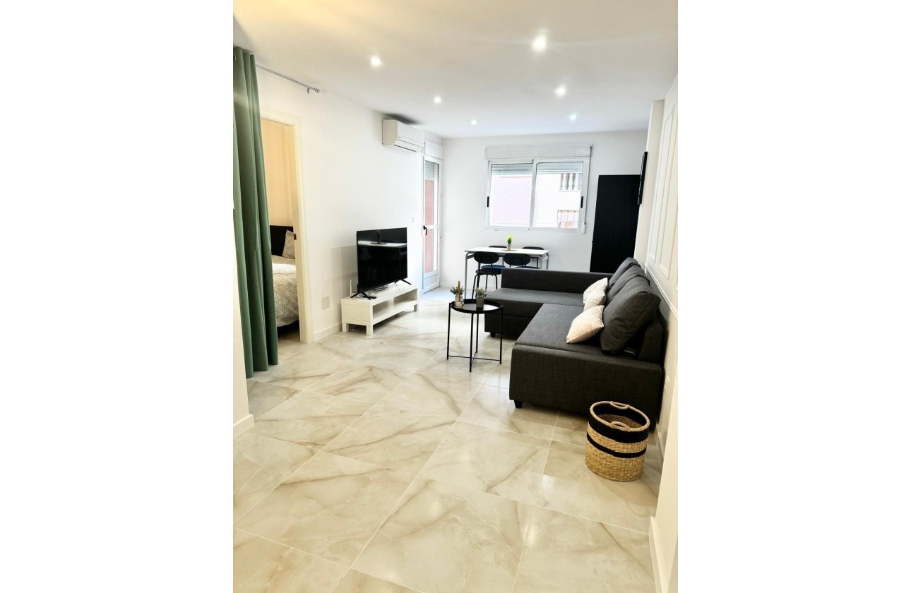 Venta - Apartamento / Piso -
Torrevieja