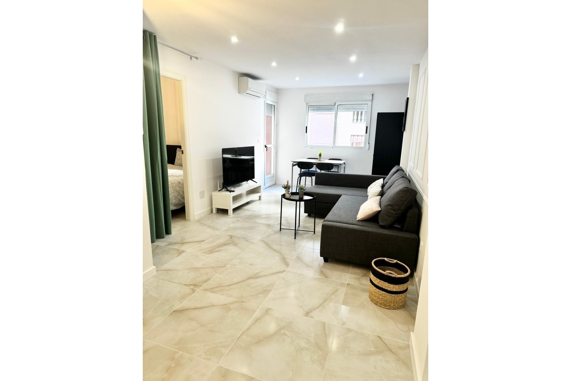 Venta - Apartamento / Piso -
Torrevieja