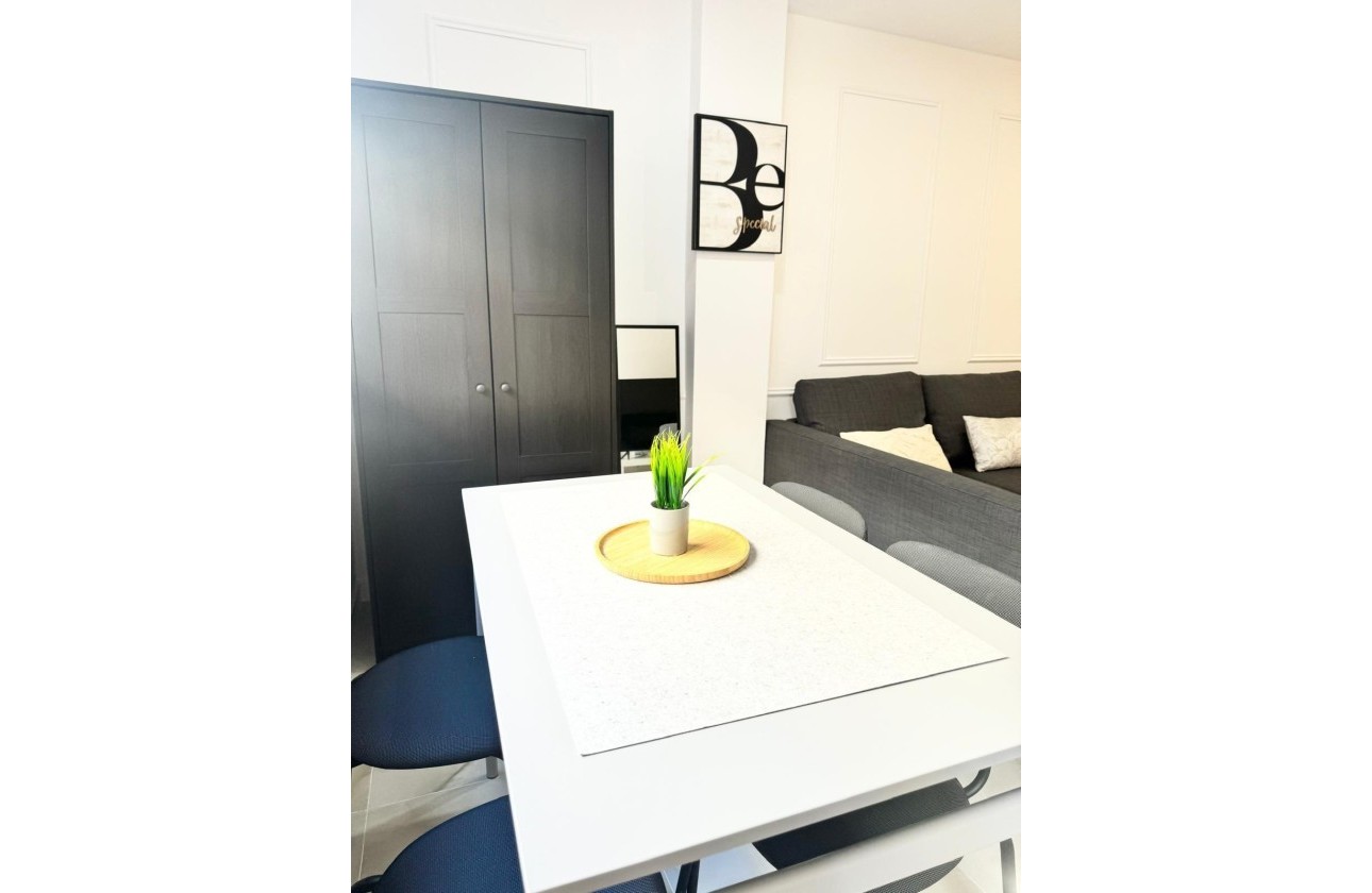 Venta - Apartamento / Piso -
Torrevieja