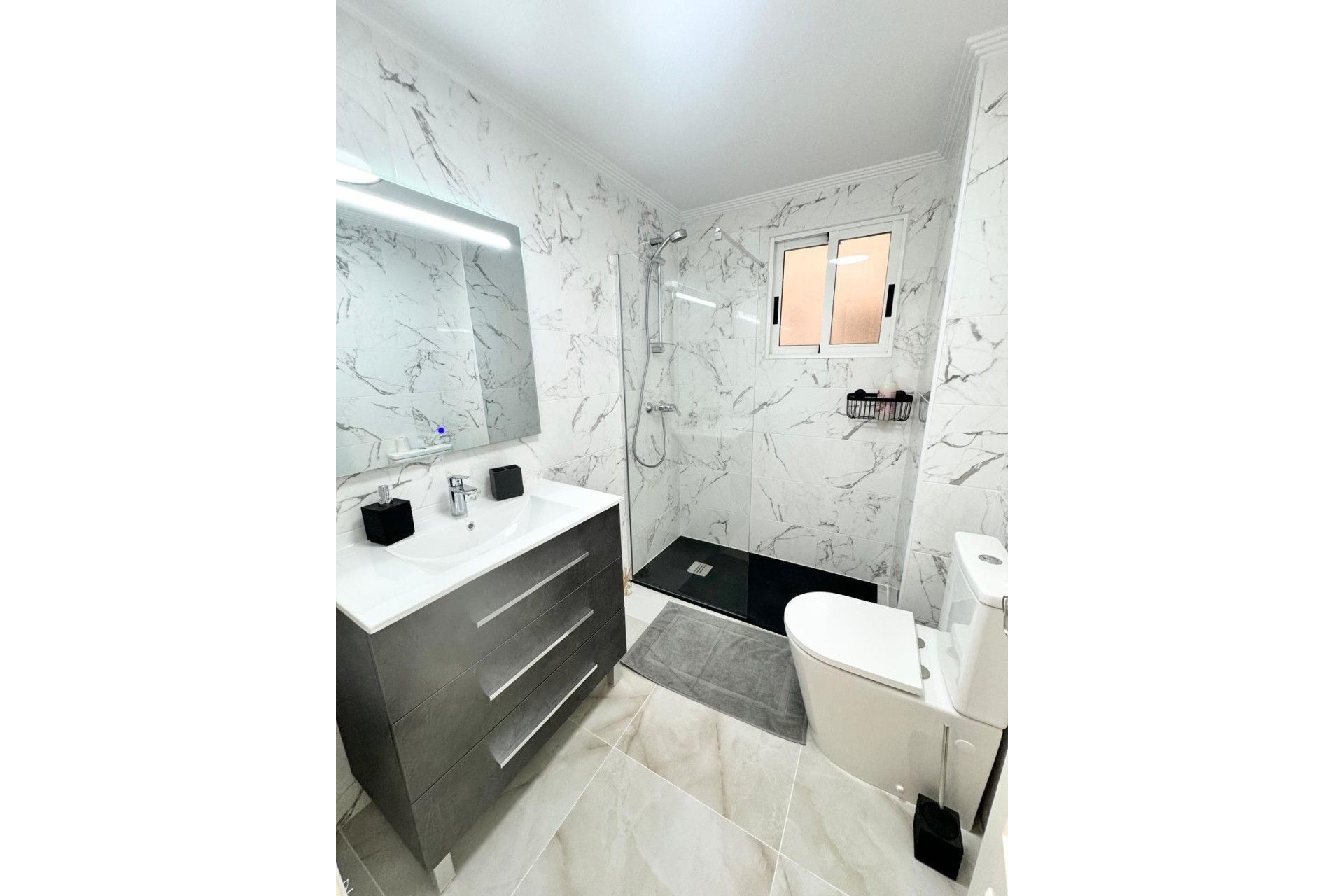 Venta - Apartamento / Piso -
Torrevieja