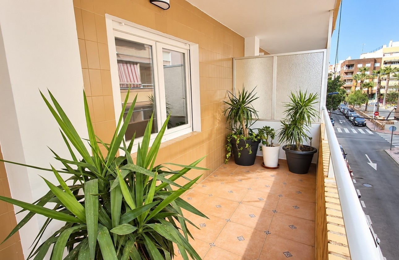 Venta - Apartamento / Piso -
Torrevieja