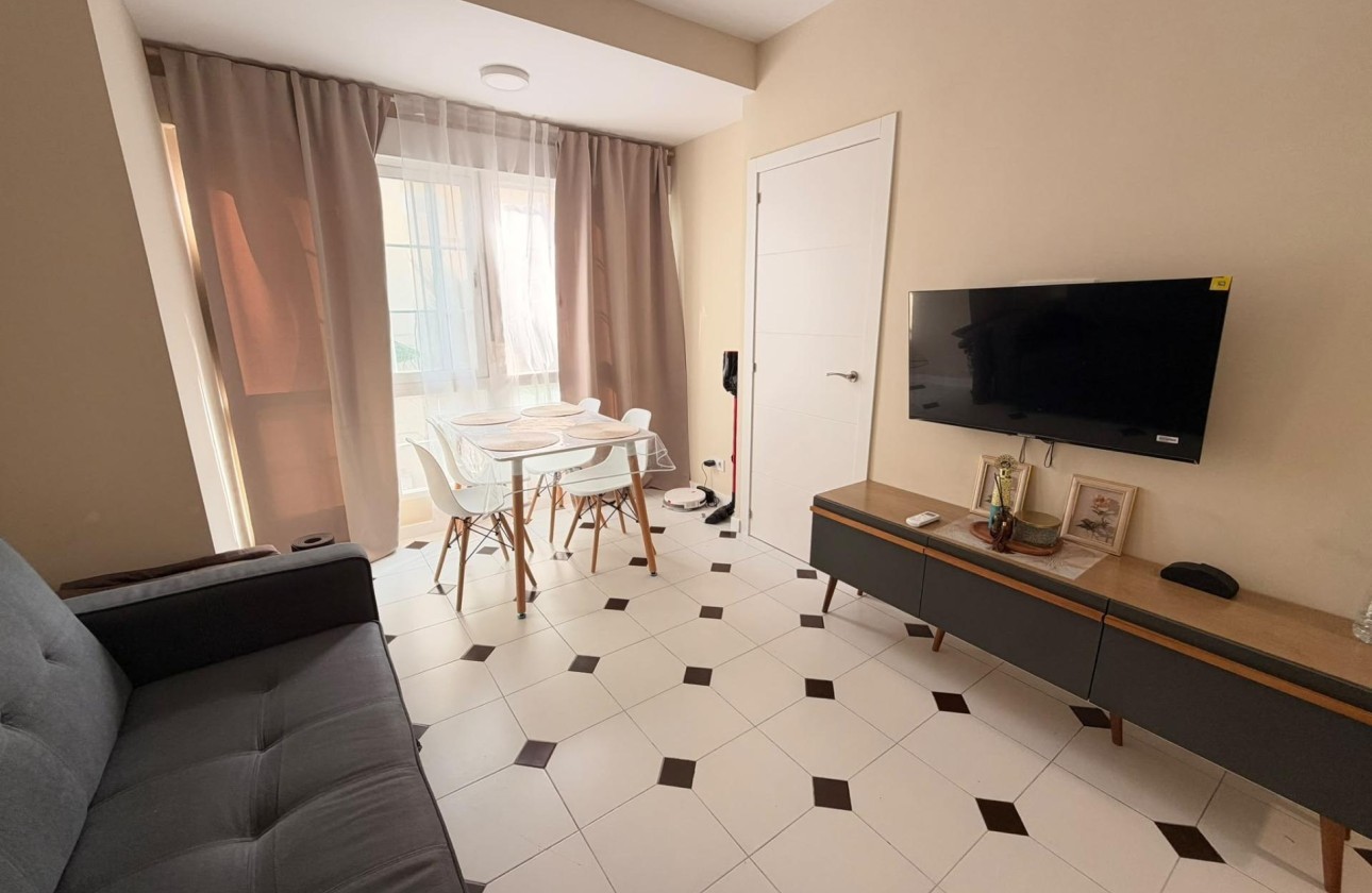 Venta - Apartamento / Piso -
Torrevieja