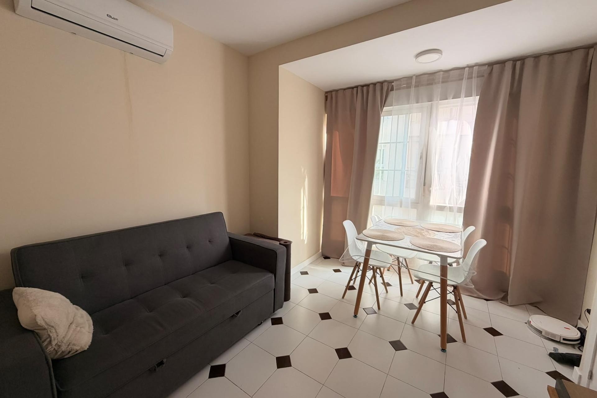 Venta - Apartamento / Piso -
Torrevieja
