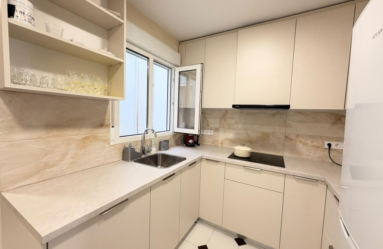 Venta - Apartamento / Piso -
Torrevieja