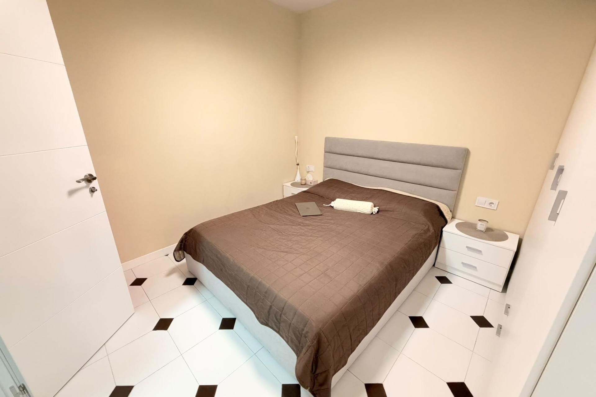 Venta - Apartamento / Piso -
Torrevieja