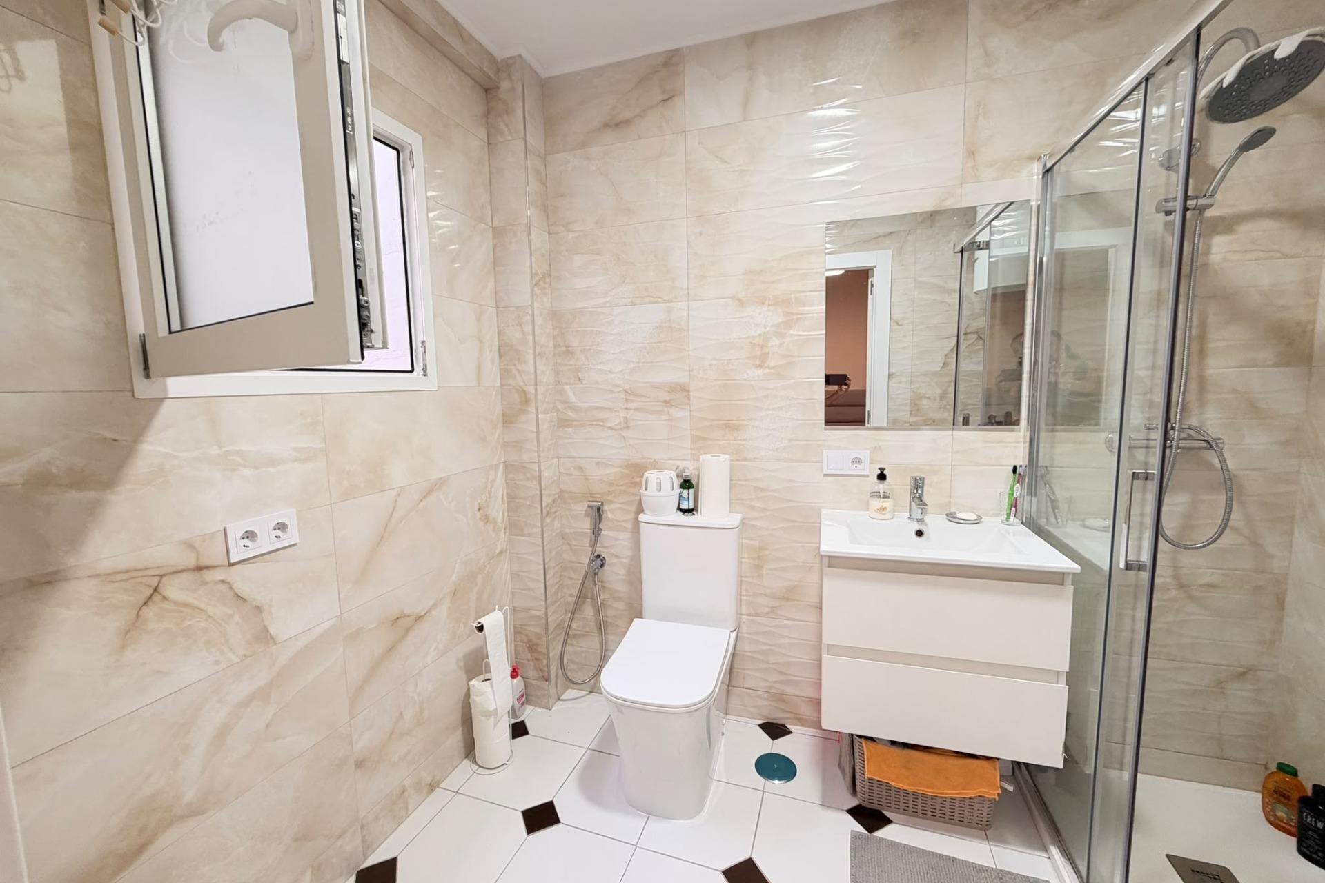 Venta - Apartamento / Piso -
Torrevieja