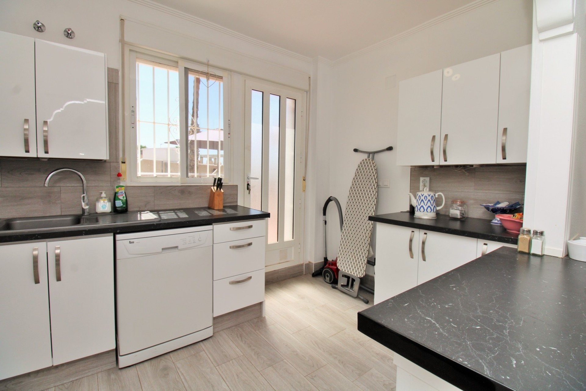 Venta - Apartamento / Piso -
Villamartín - Las Violetas