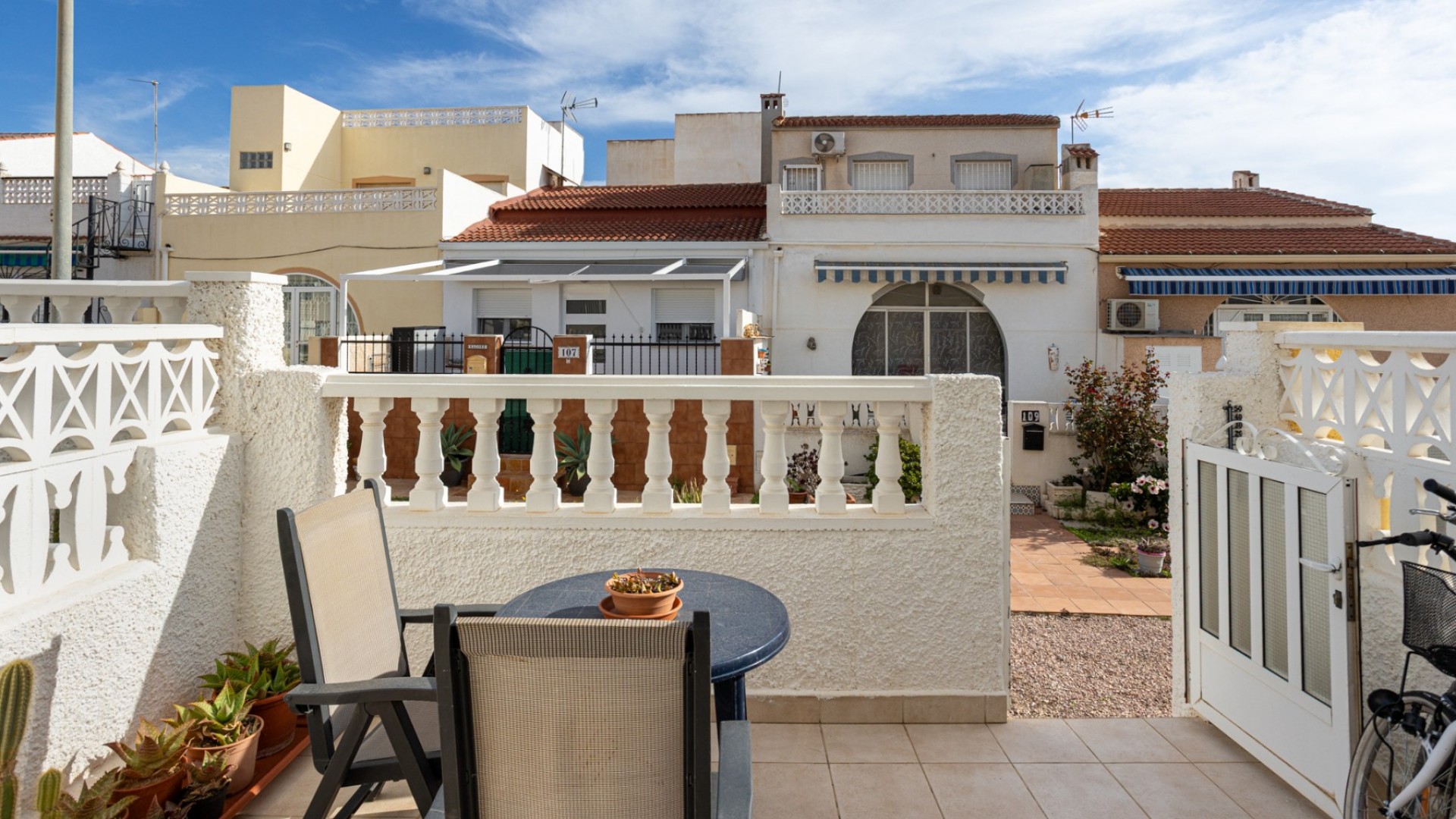 Venta - Casa adosada / Casa adosada -
Torrevieja - La Siesta