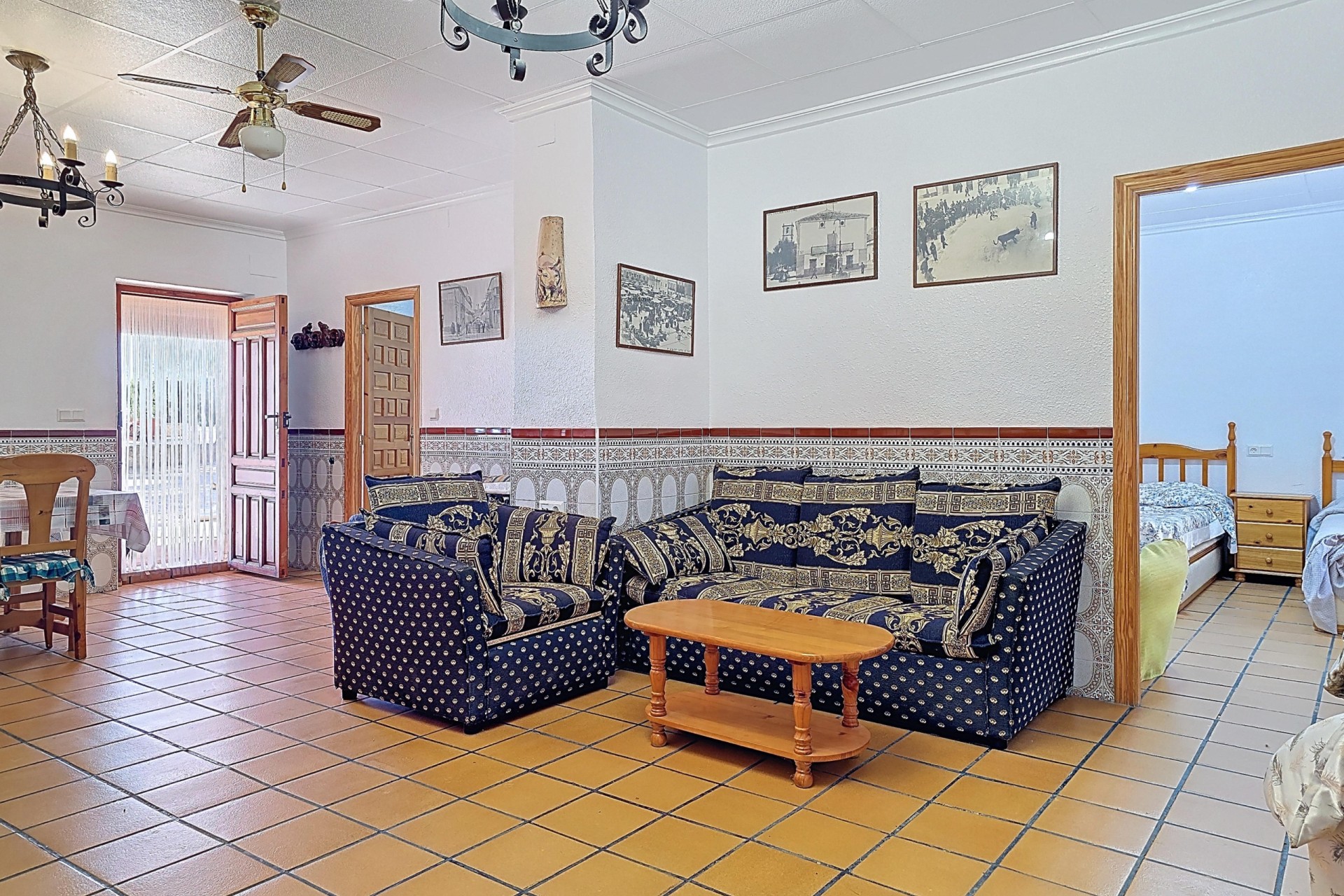 Venta - Casa de campo -
Yecla