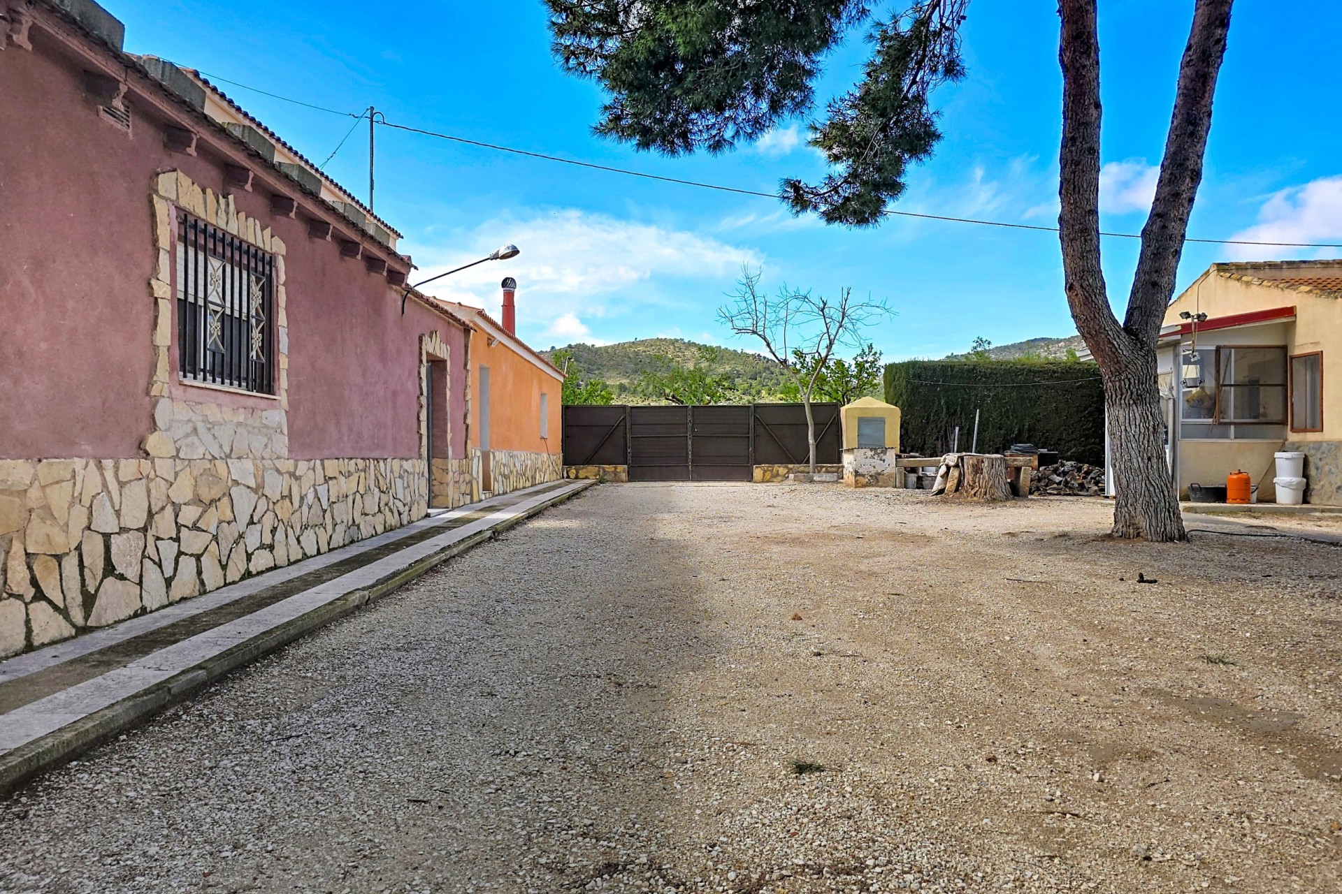 Venta - Casa de campo -
Yecla