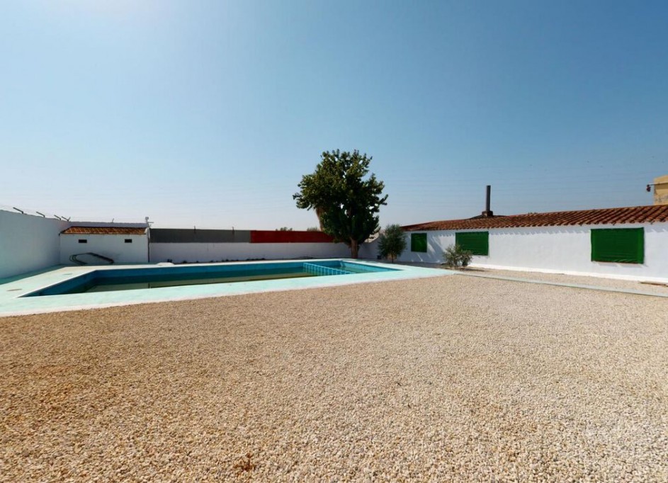 Venta - Casa de pueblo -
Albatera