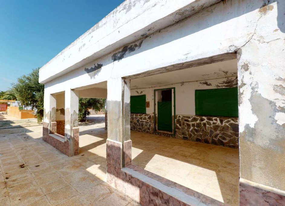 Venta - Casa de pueblo -
Albatera