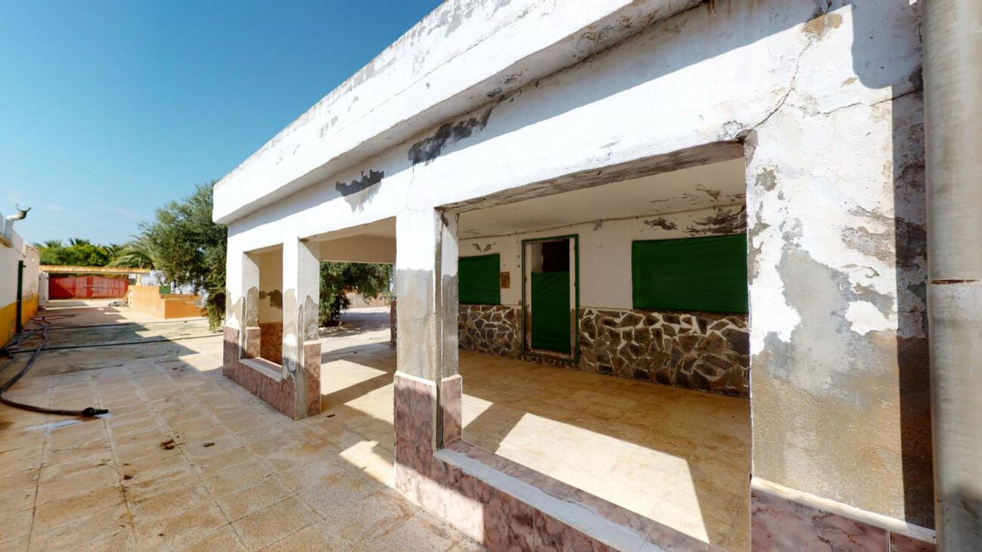 Venta - Casa de pueblo -
Albatera