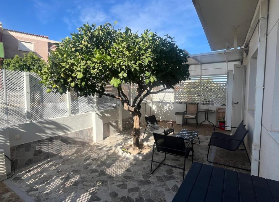 Venta - Casa de pueblo -
Algorfa