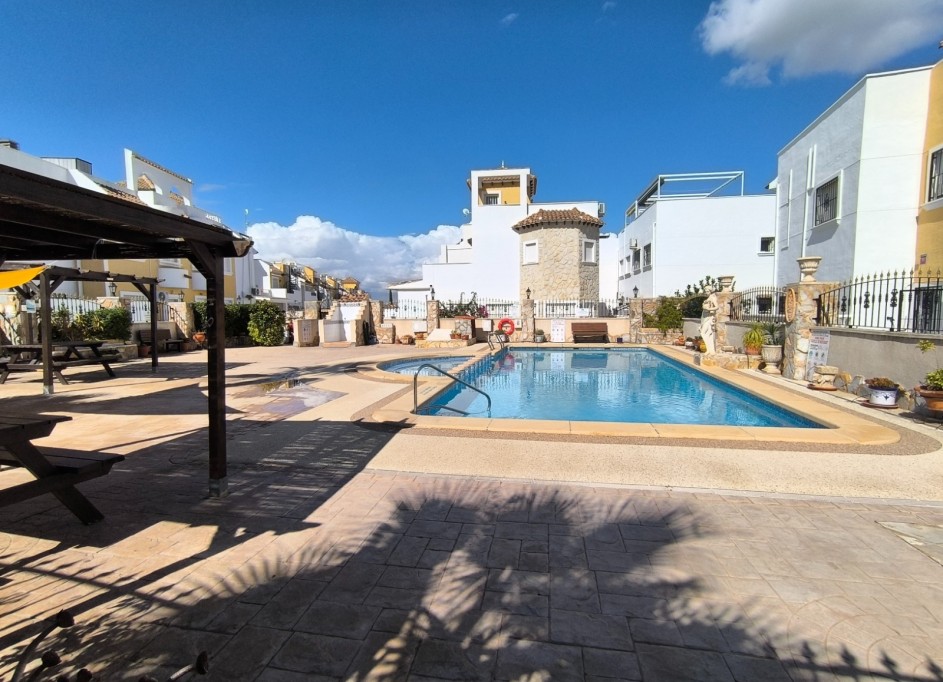 Venta - Casa de pueblo -
Algorfa