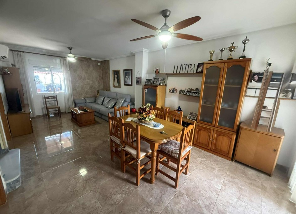 Venta - Casa de pueblo -
Almoradí