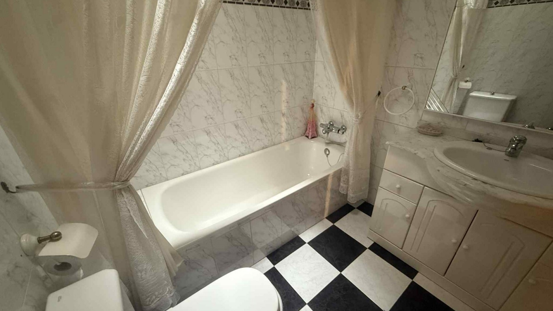 Venta - Casa de pueblo -
Almoradí