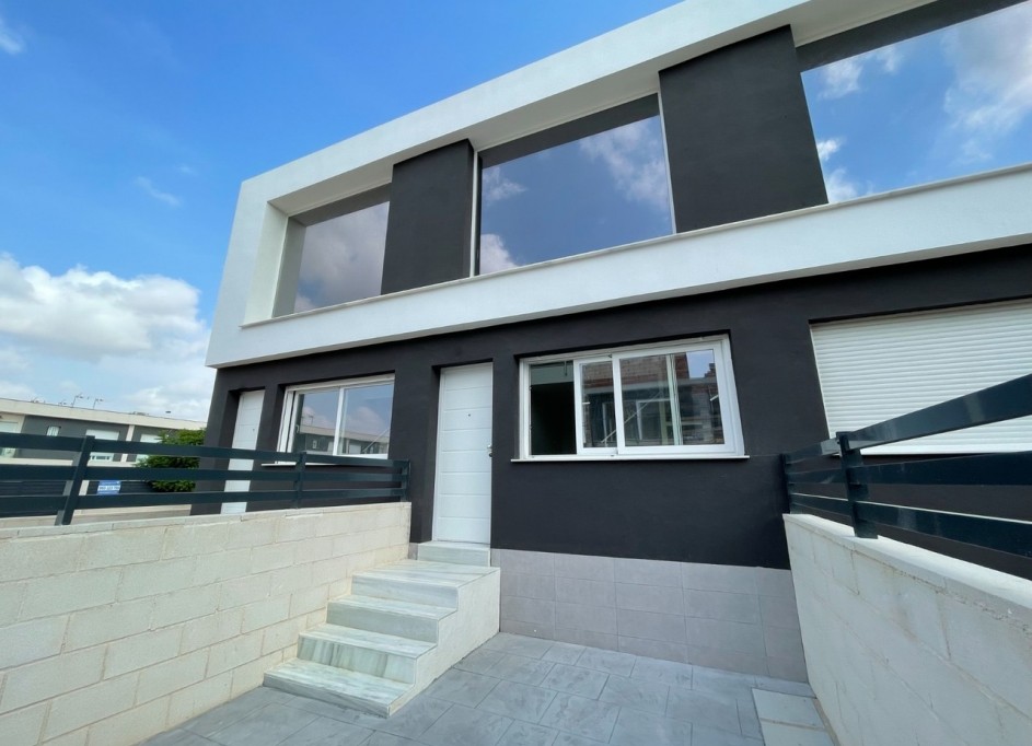 Venta - Casa de pueblo -
Gran Alacant