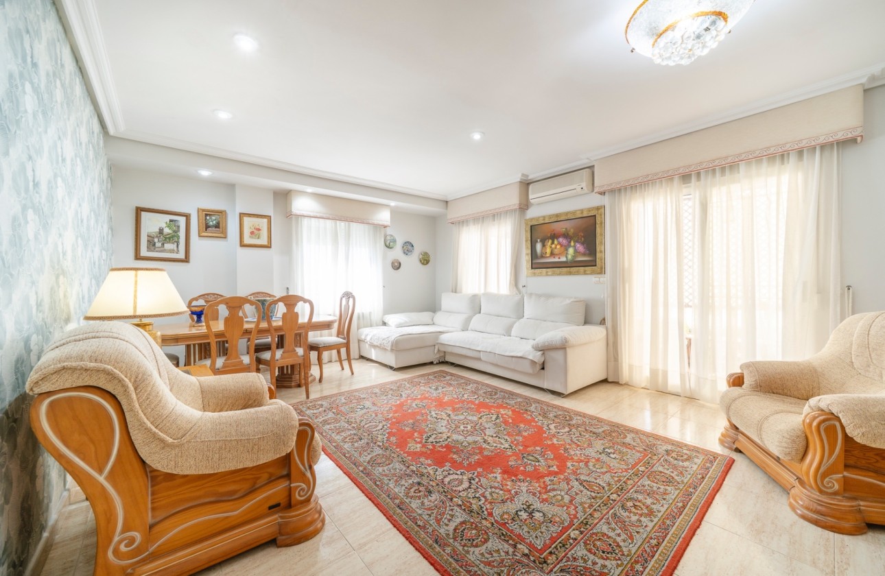 Venta - Casa de pueblo -
Guardamar del Segura - El moncayo