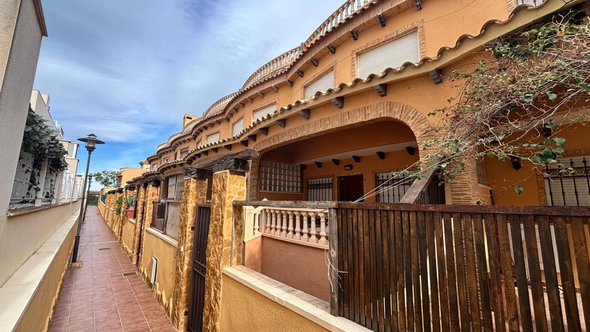 Venta - Casa de pueblo -
Guardamar del Segura - Urbanizaciones