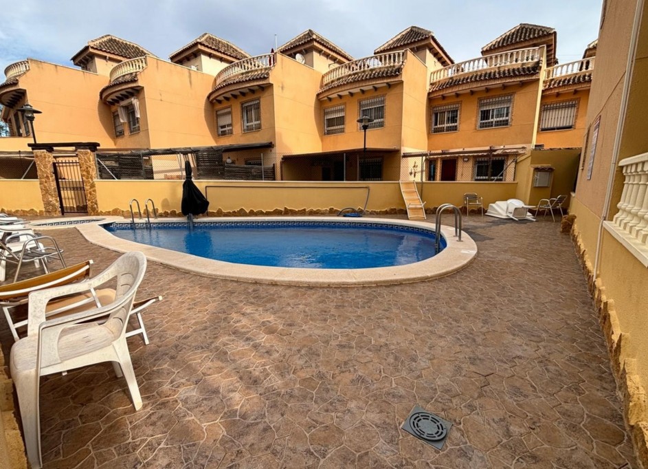 Venta - Casa de pueblo -
Guardamar del Segura - Urbanizaciones