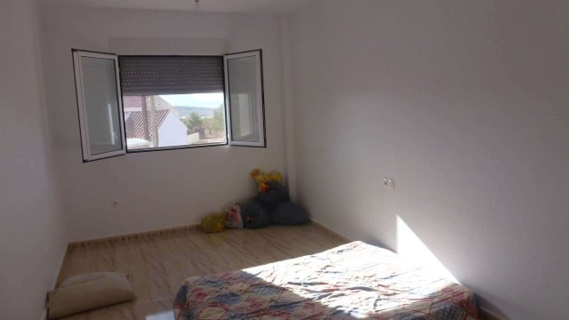 Venta - Casa de pueblo -
Hondón de las Nieves - La Canalosa